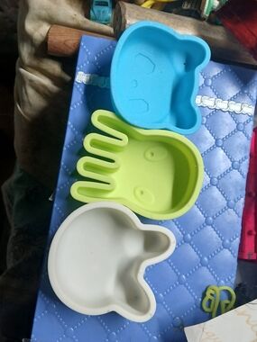 three animal-shaped silicone molds or containers Blue,green, White